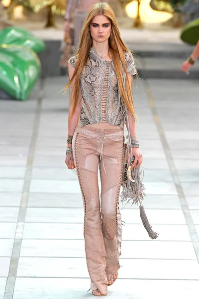 Look 14